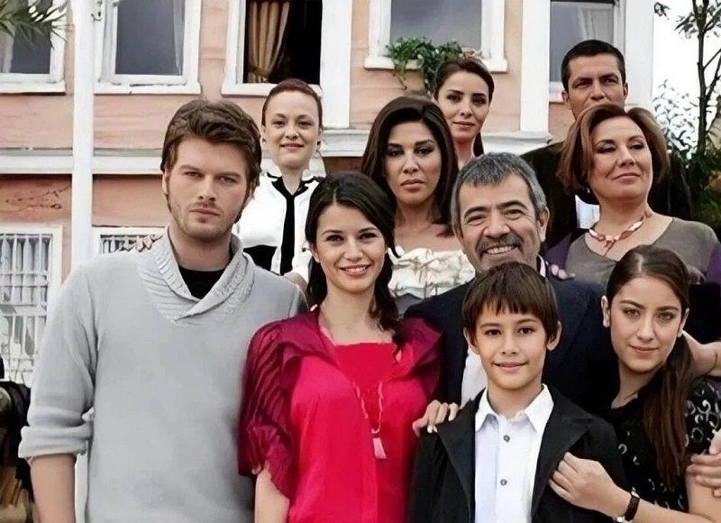 دورهمی بازیگران سریال «عشق ممنوع» بعد از ۱۷ سال/ عکس