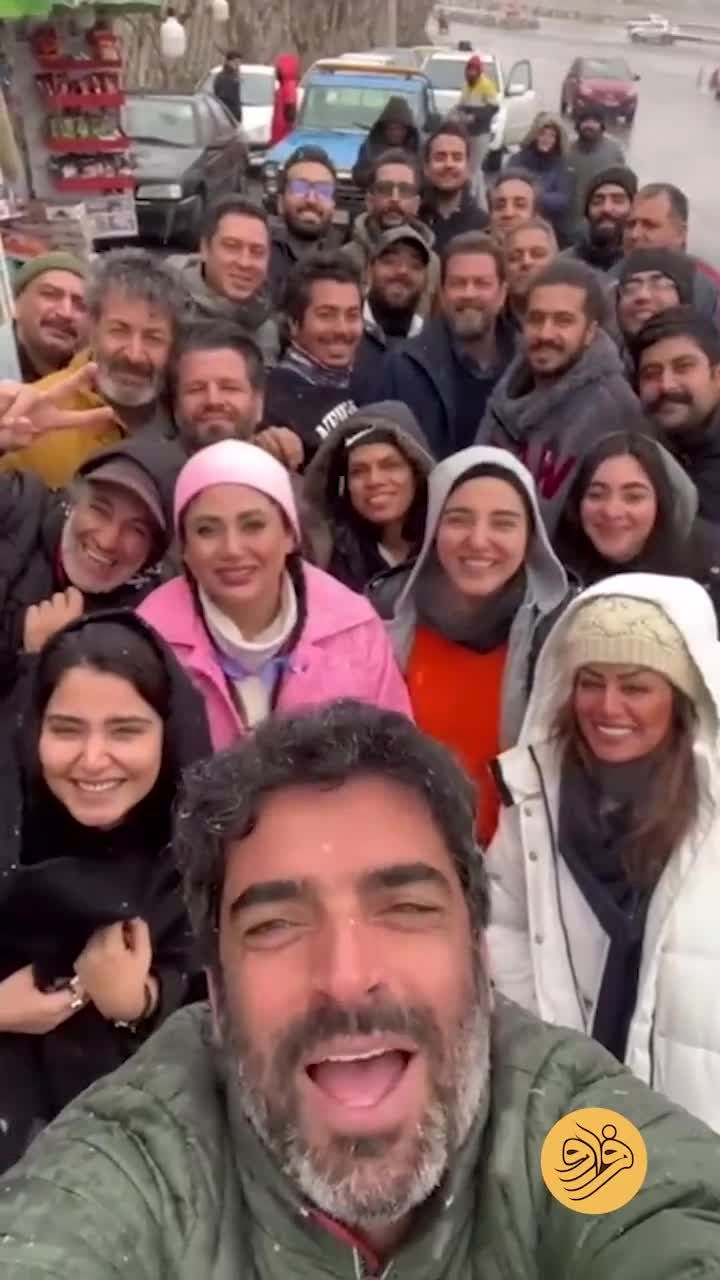 منوچهر هادی و عوامل فیلمش در اولین برف تهران/ ویدئو