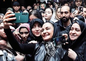 استقبال گرم قمی‌ها از مریلا زارعی/ تصاویر