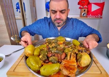 ویدیو | چهره معروف عراقی 5 کیلوگرم دلمه را در 15 دقیقه خورد