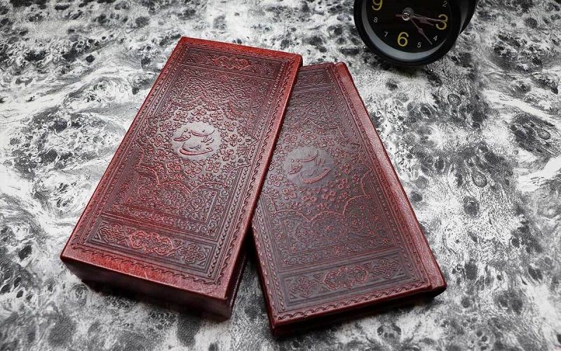 فال حافظ ۱۴ اسفند ماه ۱۴۰۳/ تاب بنفشه می‌دهد طره مشک سای تو