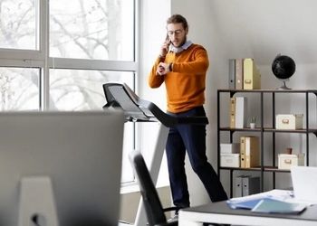 پیاده‌روی در پارک یا روی تردمیل، کدامیک بهتر است؟