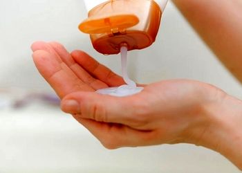 شامپو کردن موها یکبار در هفته یا هر روز؛ کدام بهتر است؟