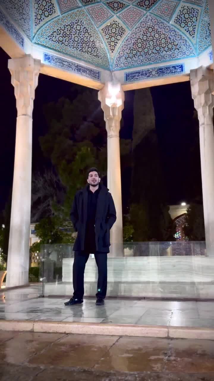 اجرای زنده فرزاد فرزین در حافظیه شیراز/ ویدئو