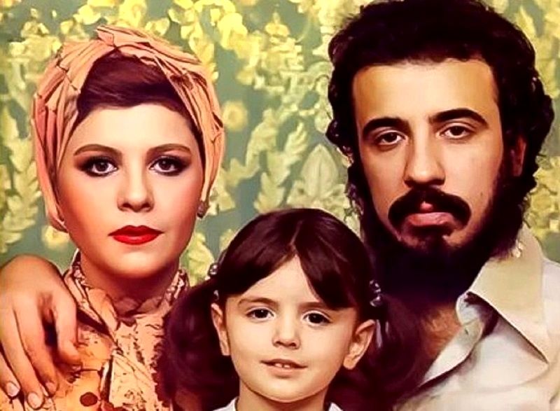 ژست و تیپ متفاوت «علی حاتمی» در پشت صحنه فیلم کمال‌الملک/ عکس