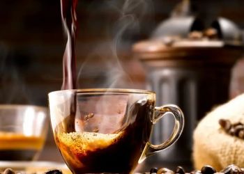 آیا خوردن قهوه باعث ریزش مو می‌شود؟