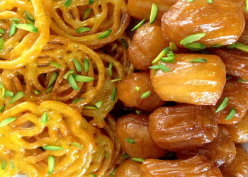 طرز تهیه زولبیا و بامیه در منزل