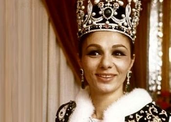 دوچرخه‌سواری «فرح» ۱۶ساله در کوچه‌های تهران/ عکس