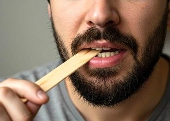 یک راه عجیب برای تقویت حافظه: چوب بجوید!