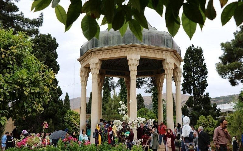 فال حافظ اول اسفند ماه ۱۴۰۳/ حسن تو همیشه در فزون باد