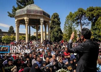 تصاویری از تحویل سال نو در آرامگاه حافظ ‎