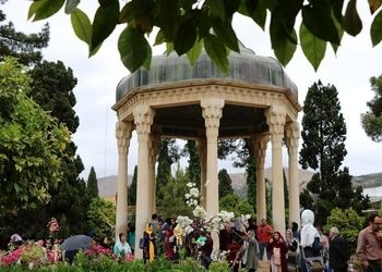 فال حافظ سوم اسفند ماه ۱۴۰۳/ سه ماه می‌خور و نه ماه پارسا می‌باش