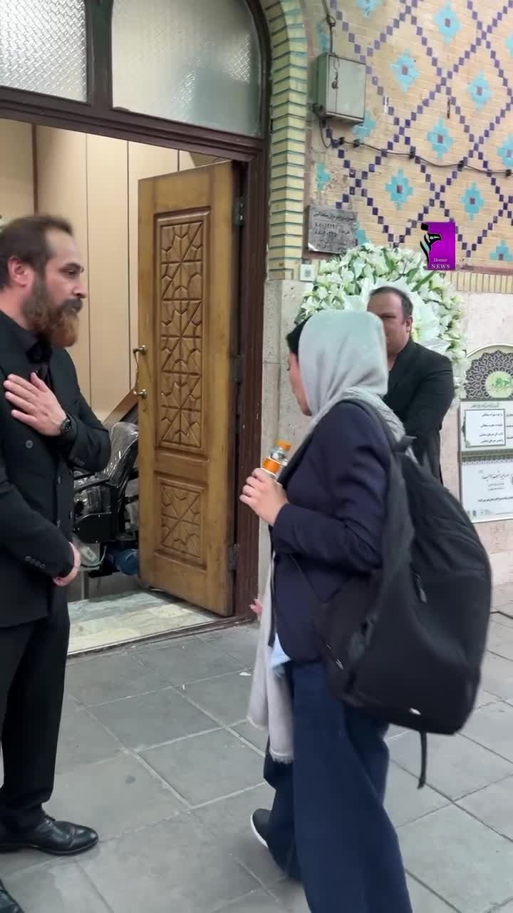 ویدیوی فاتحه خواندن مونا فرجاد وایرال شد