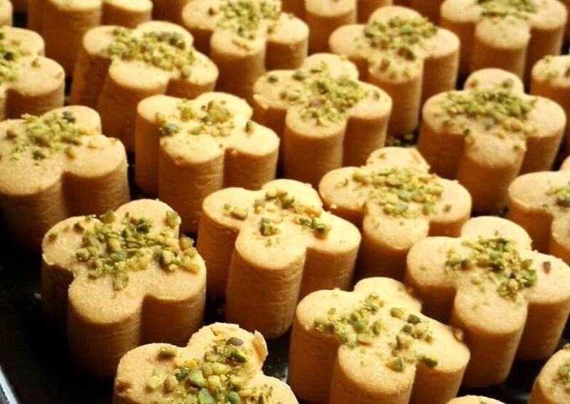 طرز تهیه شیرینی نخودچی؛ شیرینی خوشمزه برای عید نوروز