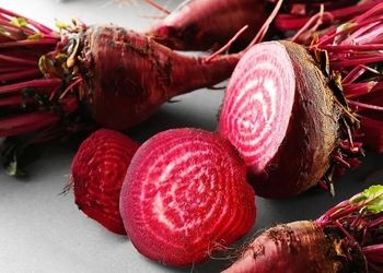 معرفی ۵ ماده غذایی خوشمزه و مفید بهاری