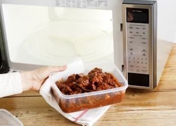 مناسبت‌ترین ظروف برای گرم کردن غذا در مایکروویو
